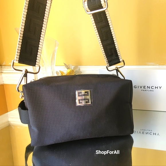 Givenchy - Picture 1 of 16